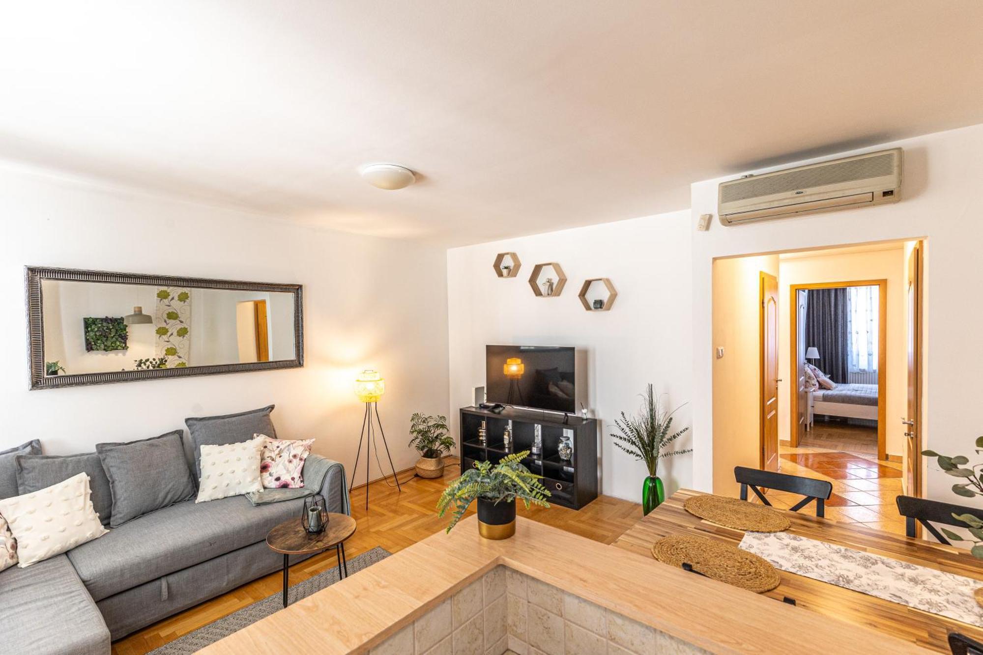Gozsdu White Raven 305 Apartmán *