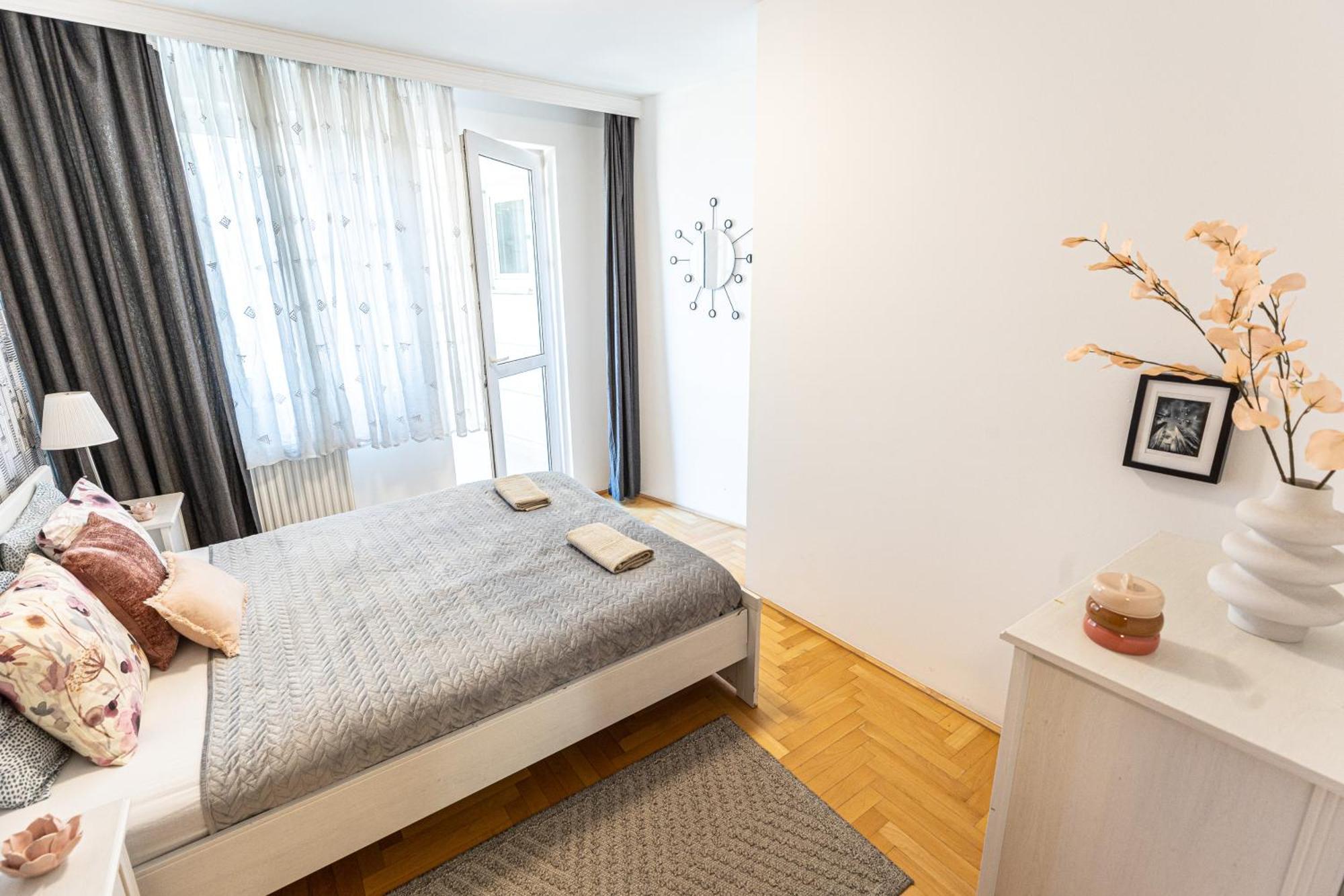 Gozsdu White Raven 305 * Budapešť