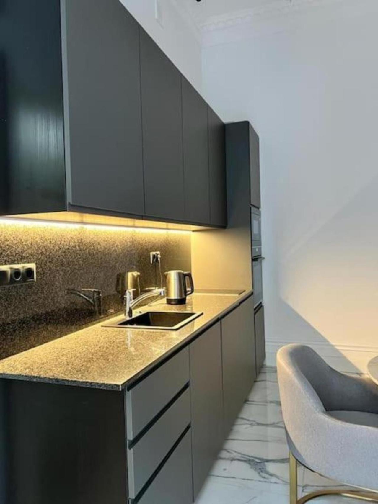 Premium Luxury Near Basilica Apartment *