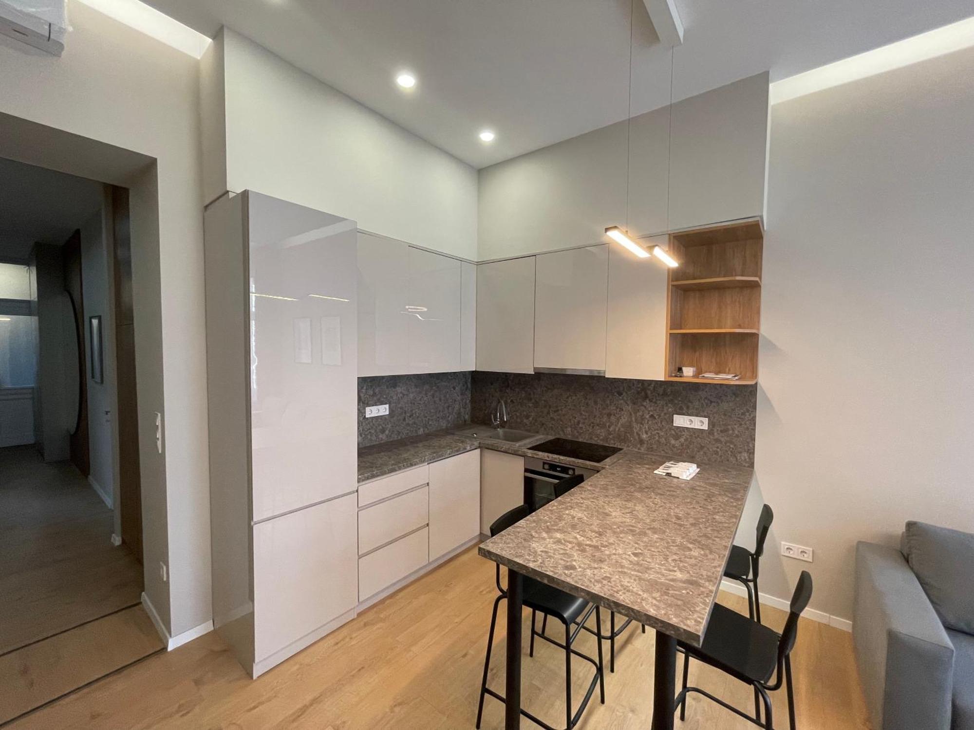 Center 4! Modern And Cozy 3br In Center!