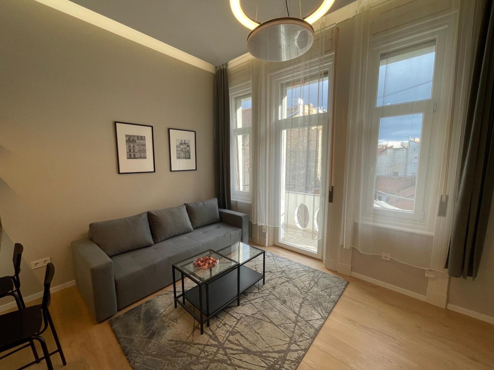 Center 4! Modern And Cozy 3br In Center! Apartment *