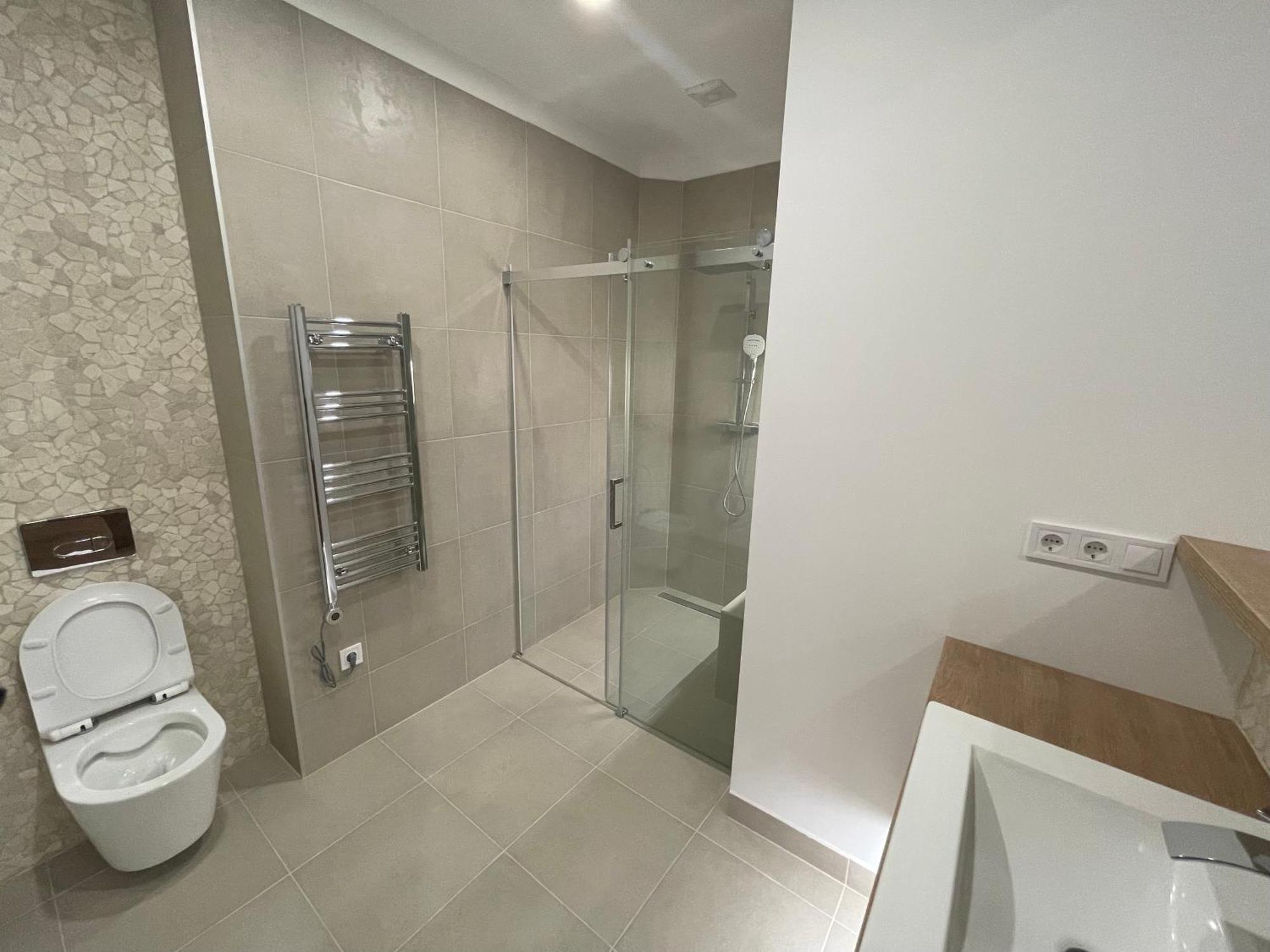 Apartment Center 4! Modern And Cozy 3br In Center! *