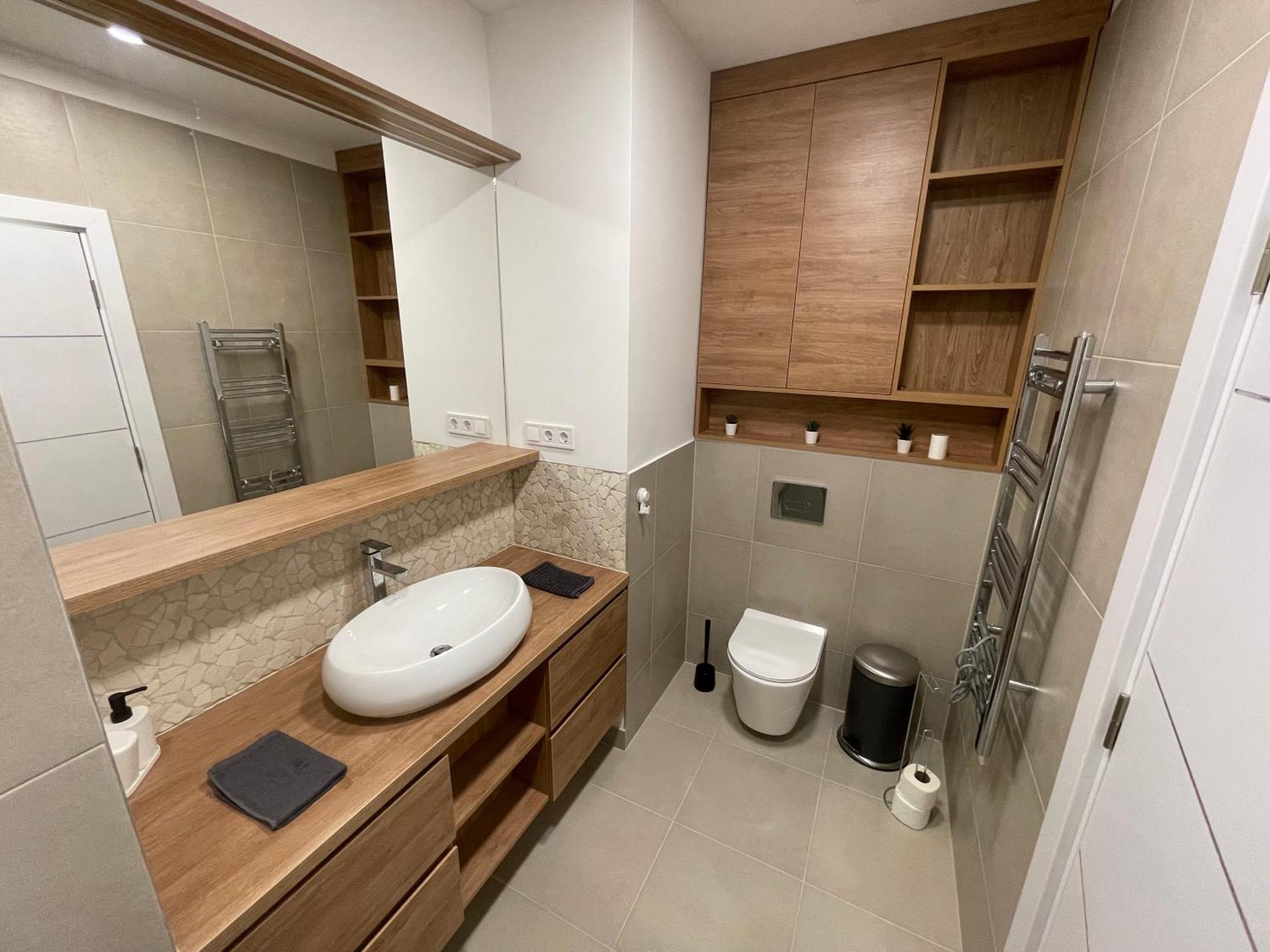 Apartment Center 4! Modern And Cozy 3br In Center! *
