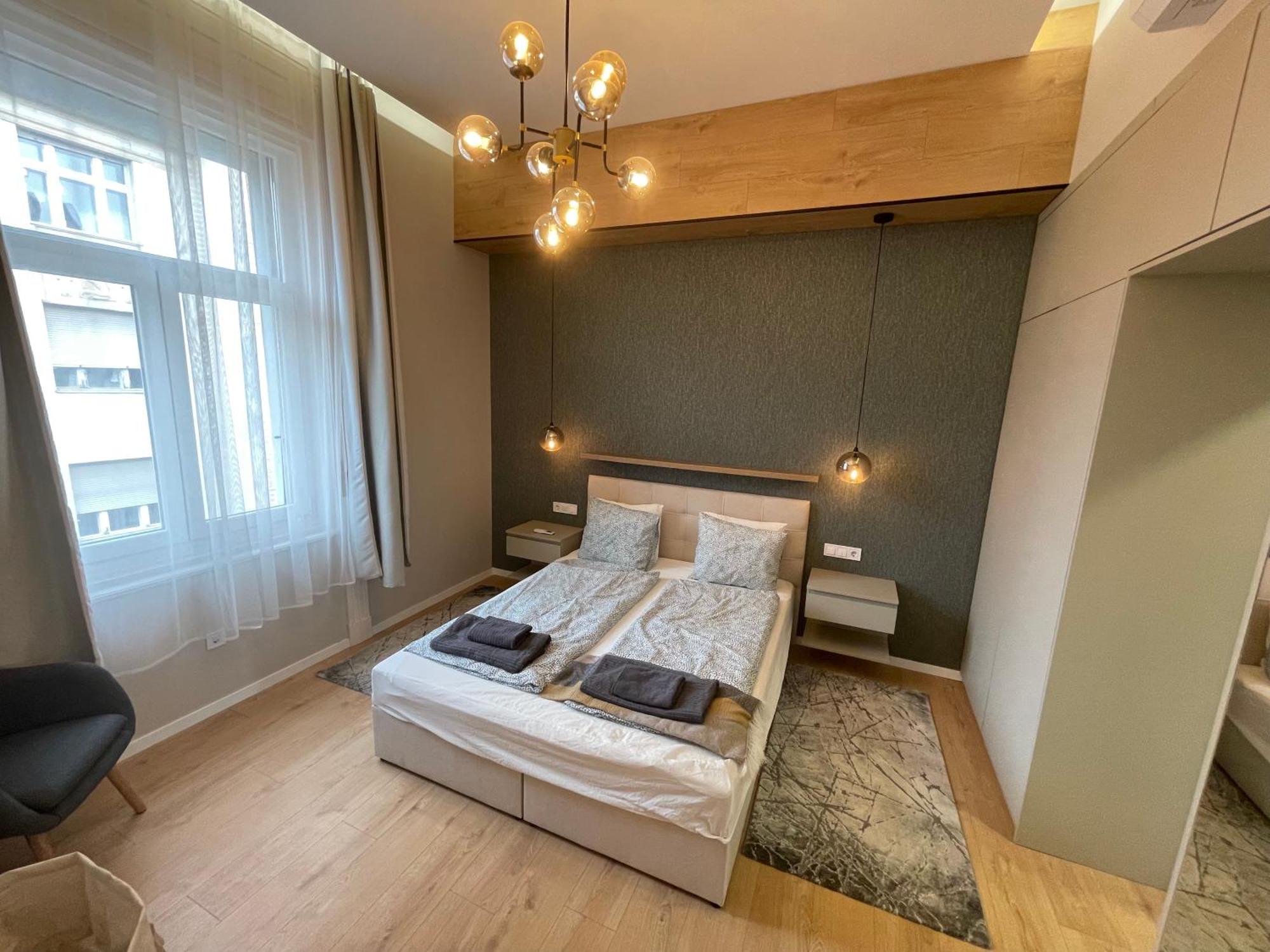 Apartment Center 4! Modern And Cozy 3br In Center! *