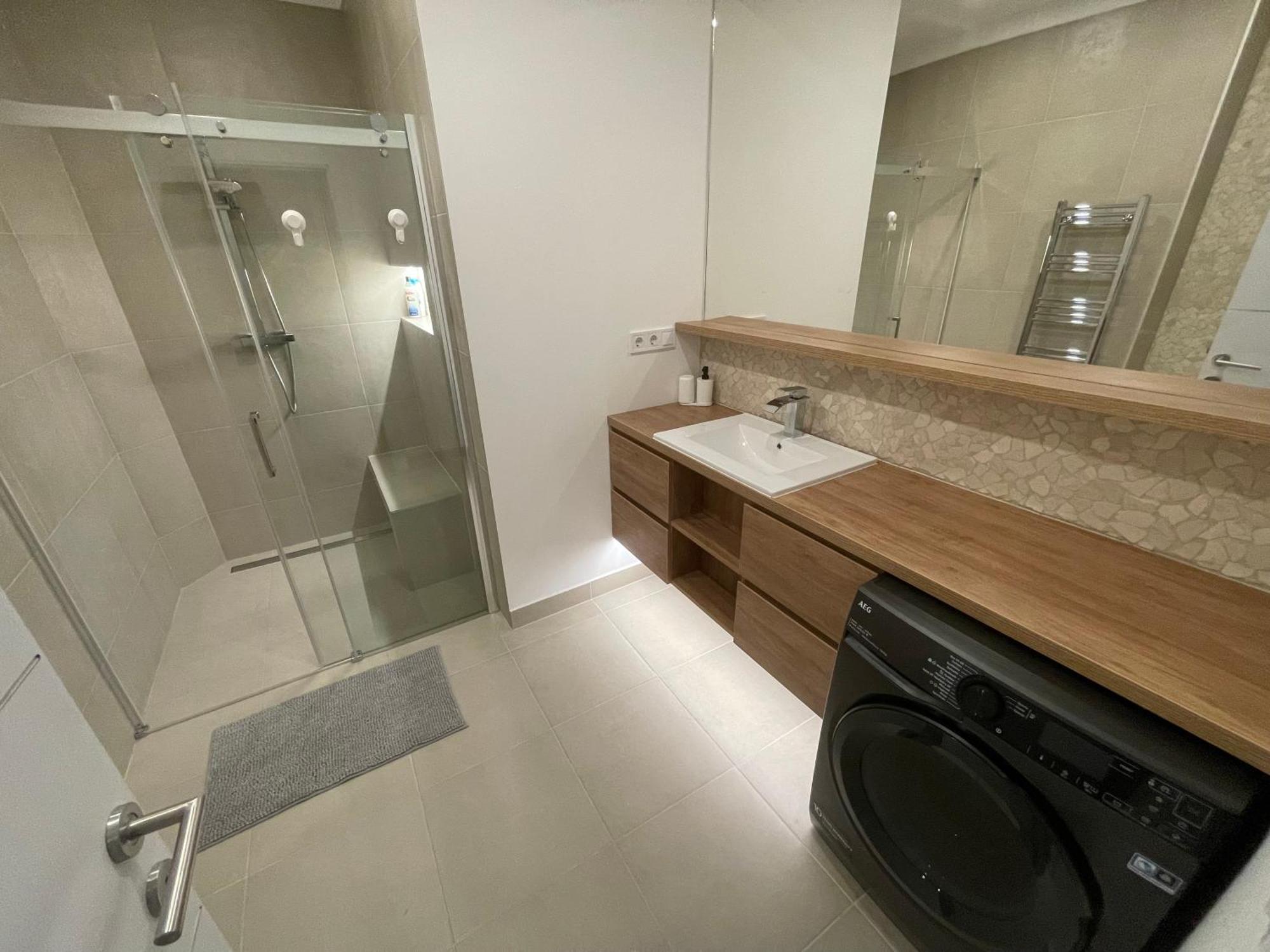 Center 4! Modern And Cozy 3br In Center! Budapest