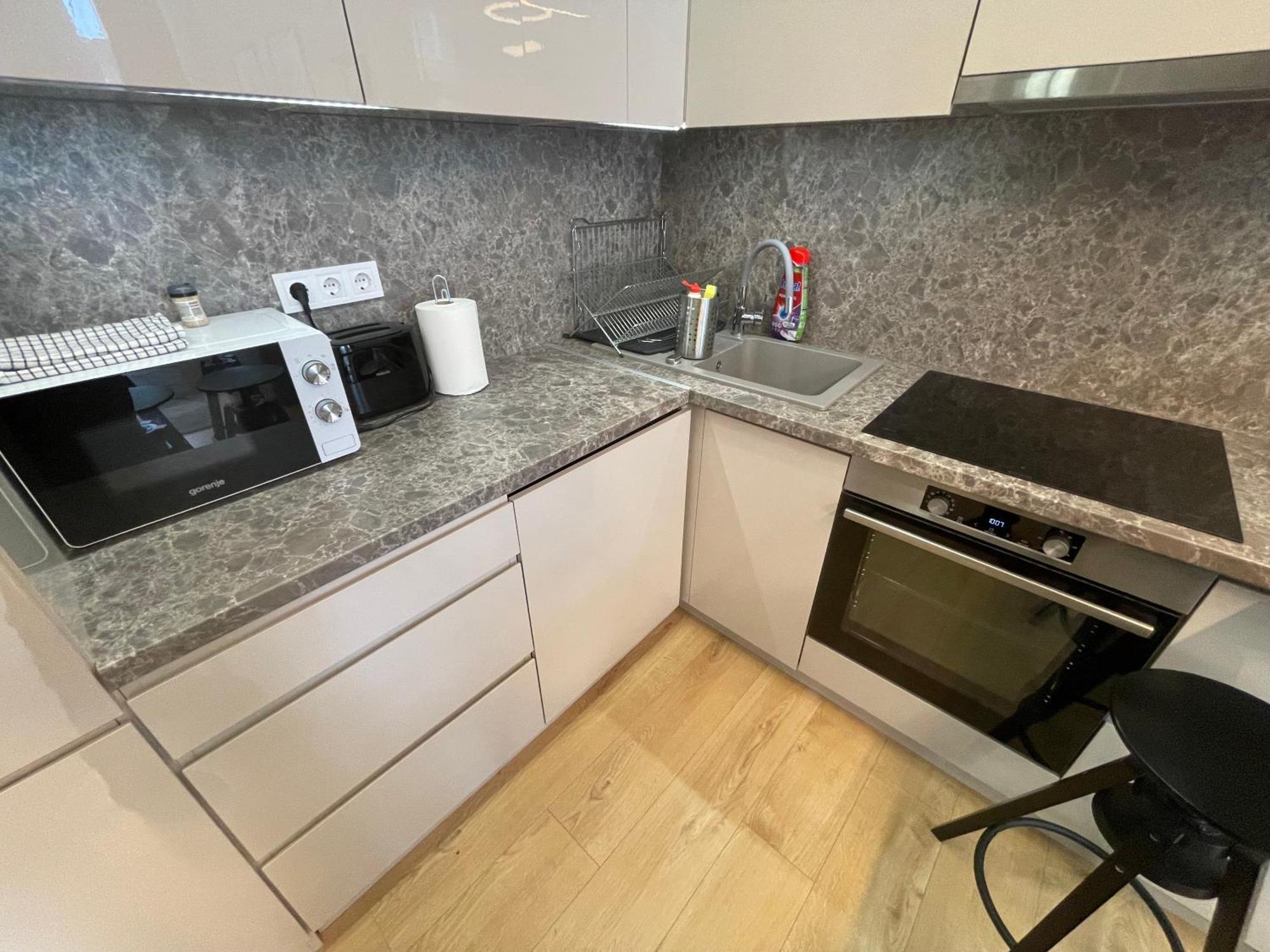 Center 4! Modern And Cozy 3br In Center! Apartment