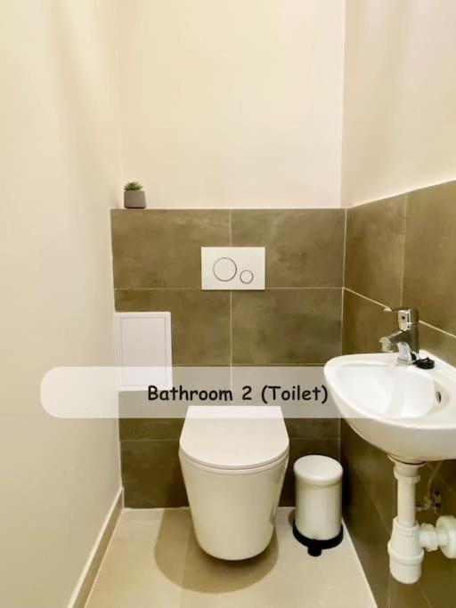 Stylish Parisian 3br In Budapest, Sleeps 9 * Budapeszt