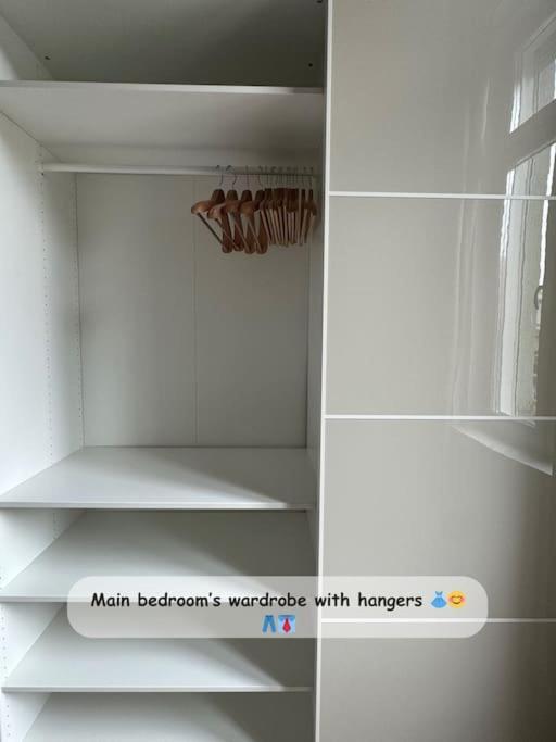 Appartamento Stylish Parisian 3br In Budapest, Sleeps 9