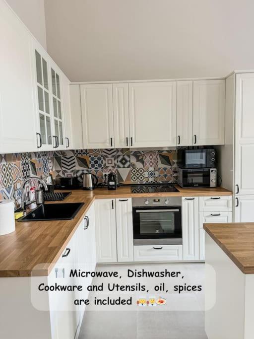 Appartamento Stylish Parisian 3br In Budapest, Sleeps 9