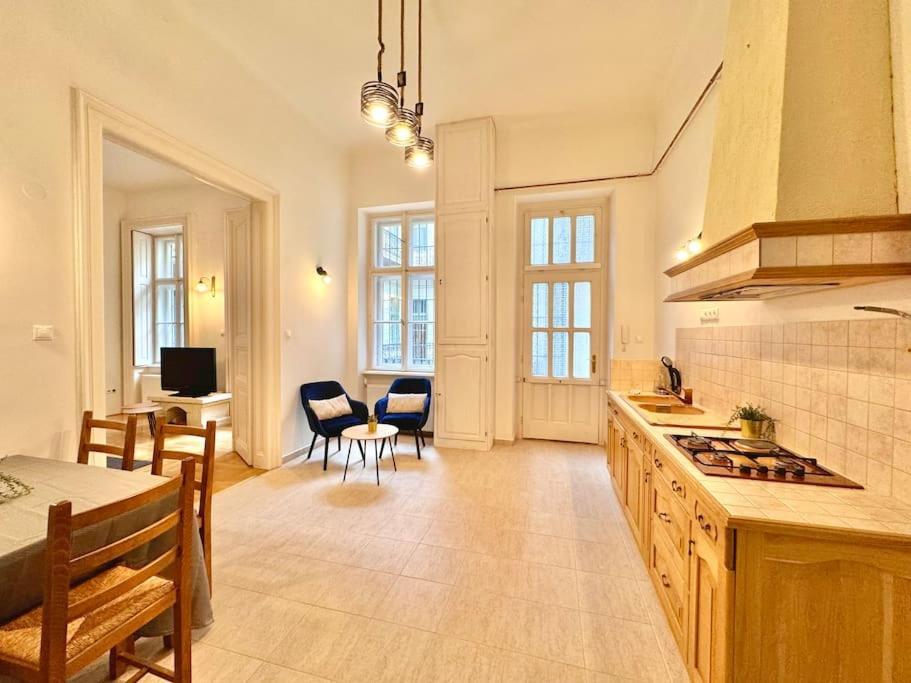 Classic Andrassy Appartamento *