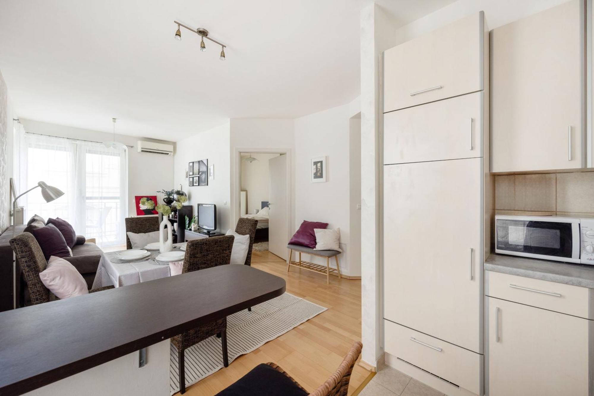 Bright And With Balcony Apartment Budapest