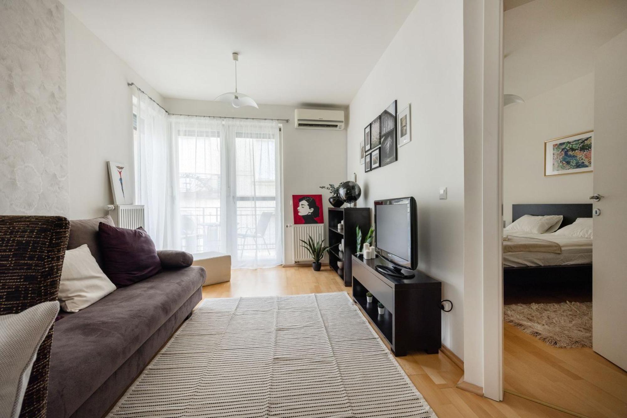 Apartment Bright And With Balcony *