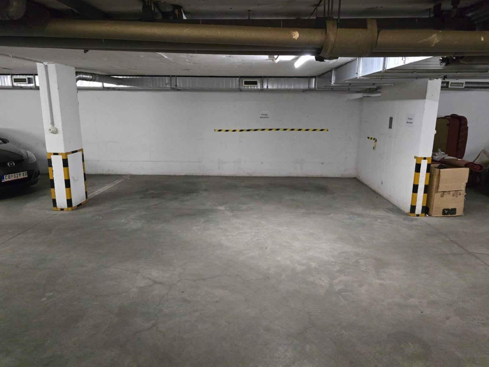 Triangle - Free Parking! *