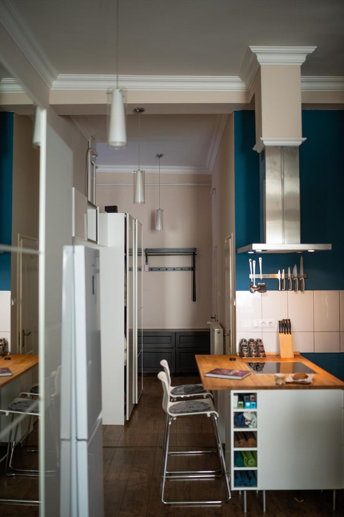 Apartment D17 *