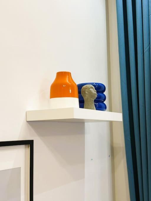 Benetton Stlye - Freedom In Blue And Organge * Budapest