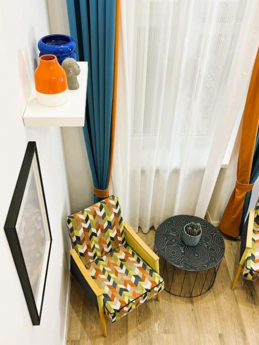 Apartament Benetton Stlye - Freedom In Blue And Organge *