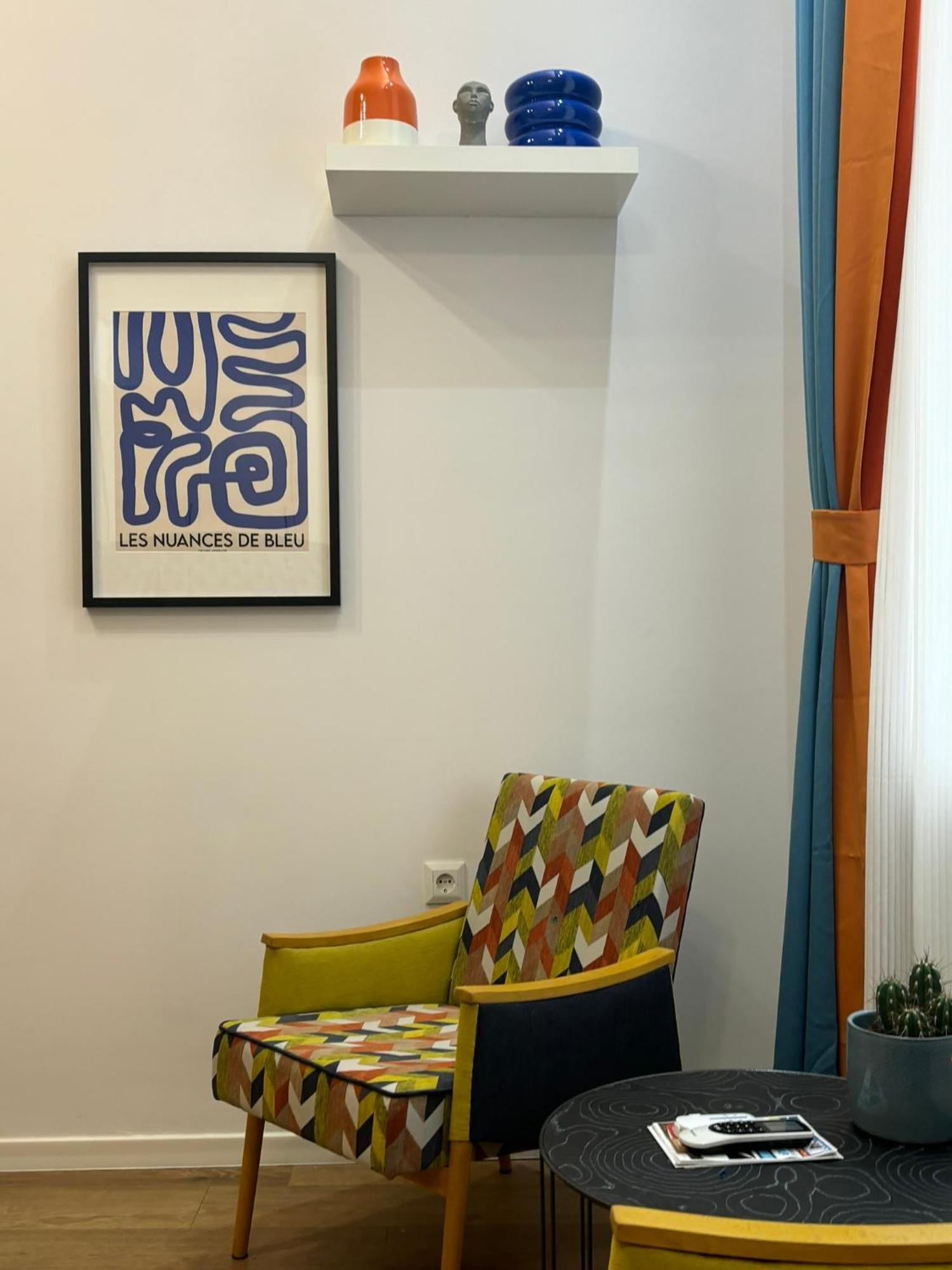 Benetton Stlye - Freedom In Blue And Organge Apartman *