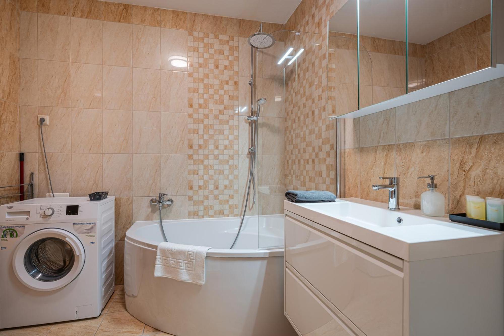 Apartman Sarah's With Pool, Wellness, Fitness *