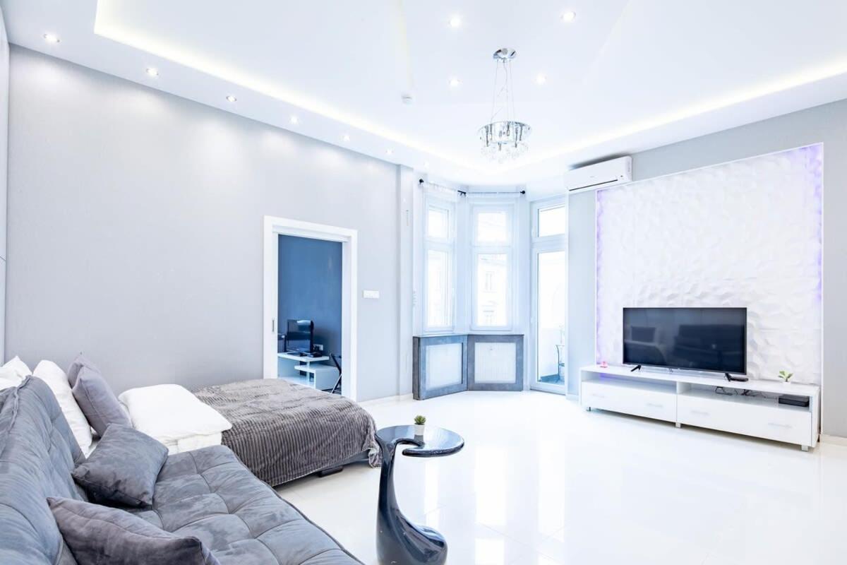 Ultra - Large With Balcony Appartement Boedapest