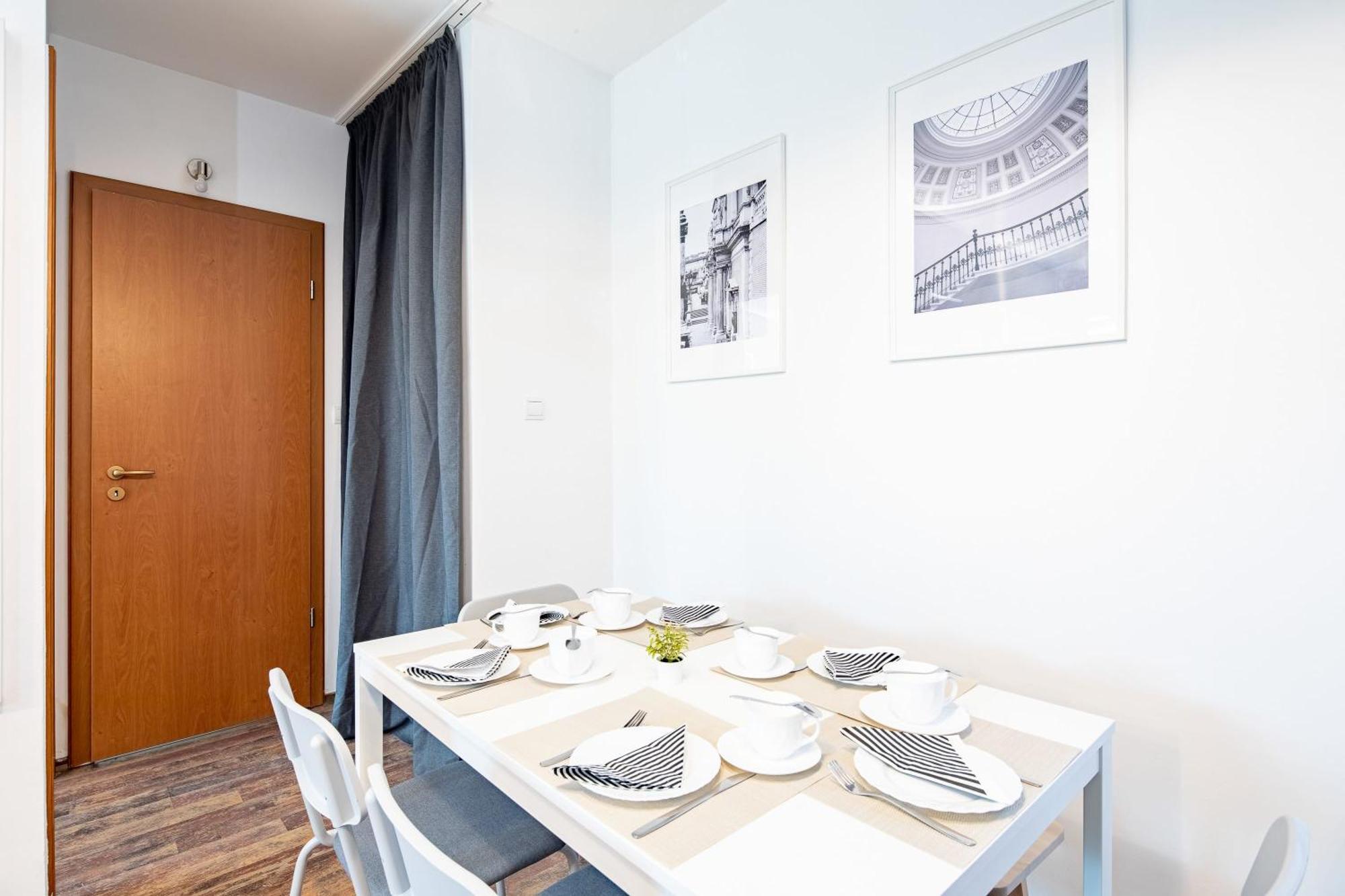 Central - Spacious - Green - Modern Apartamento *