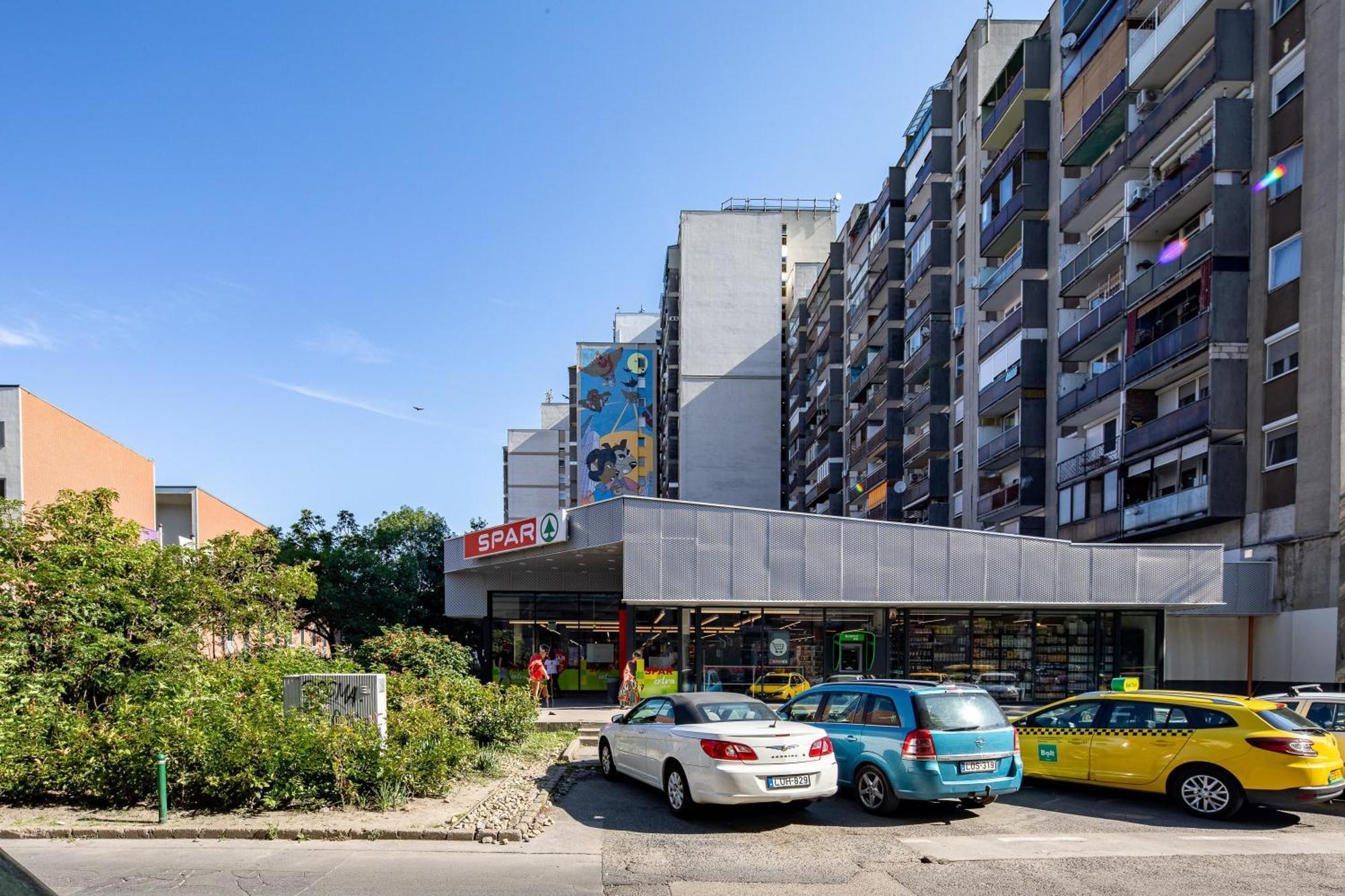 Central - Spacious - Green - Modern