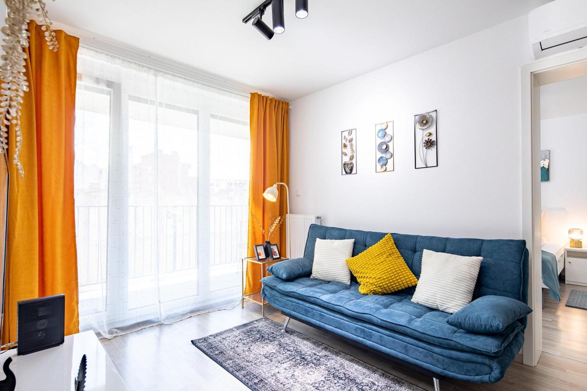 - Balcony - Brand New - Sunny Budapest