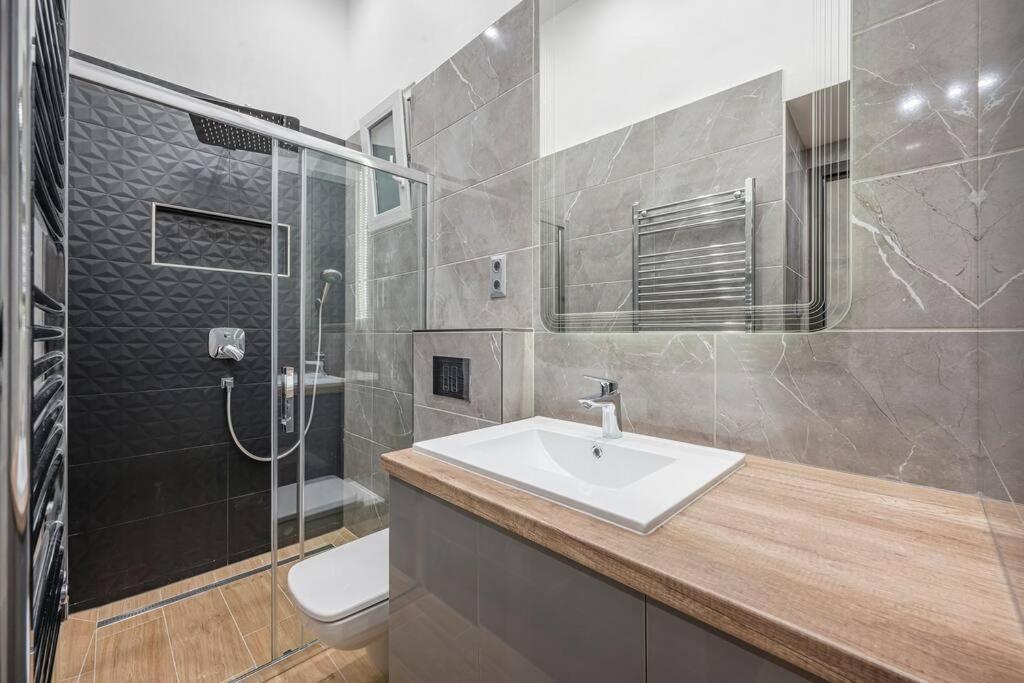 Exclusive Downtown With Ac Apartamento