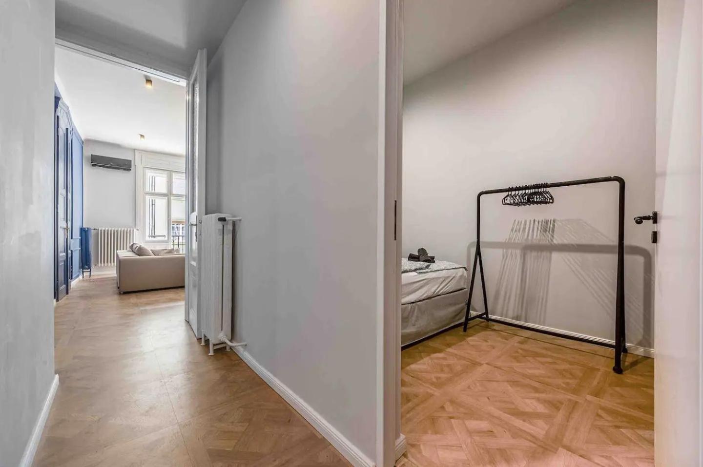 Apartmán Charm In Budapest's Bustling 7th District *