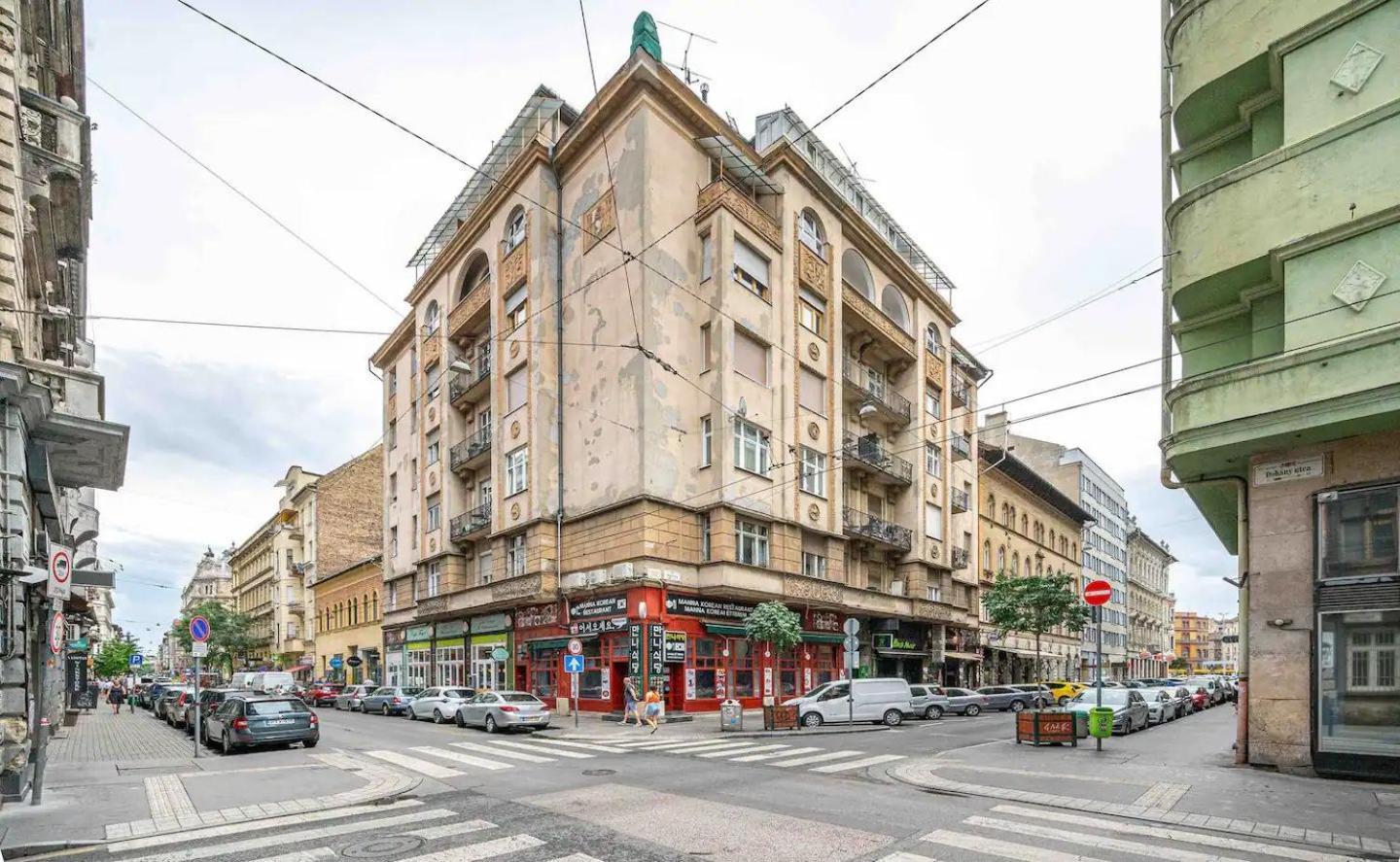 Charm In Budapest's Bustling 7th District *
