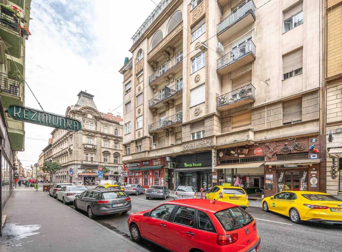Apartmán Charm In Budapest's Bustling 7th District