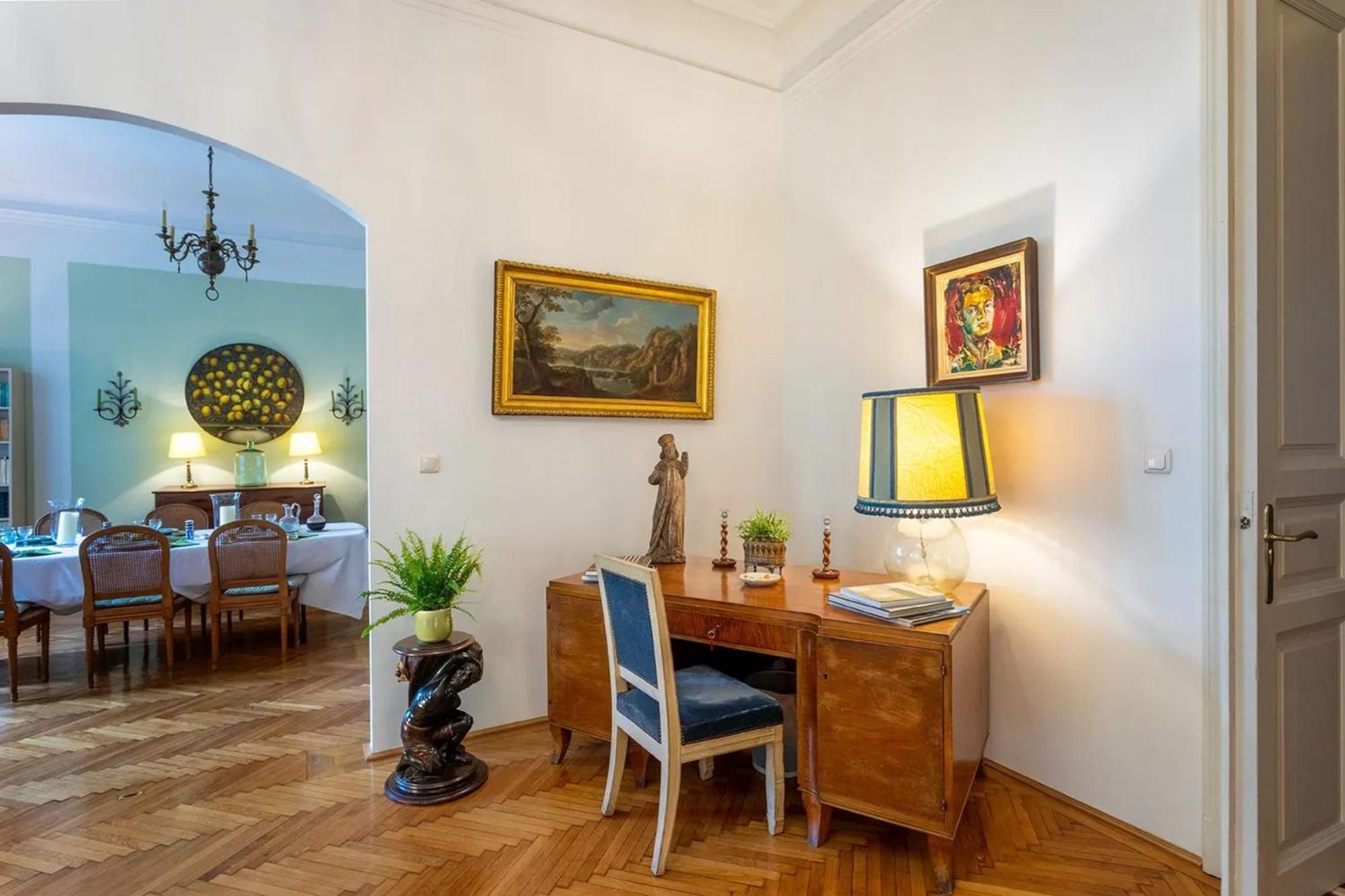 Spacious In Centre With Fireplace Appartamento Budapest