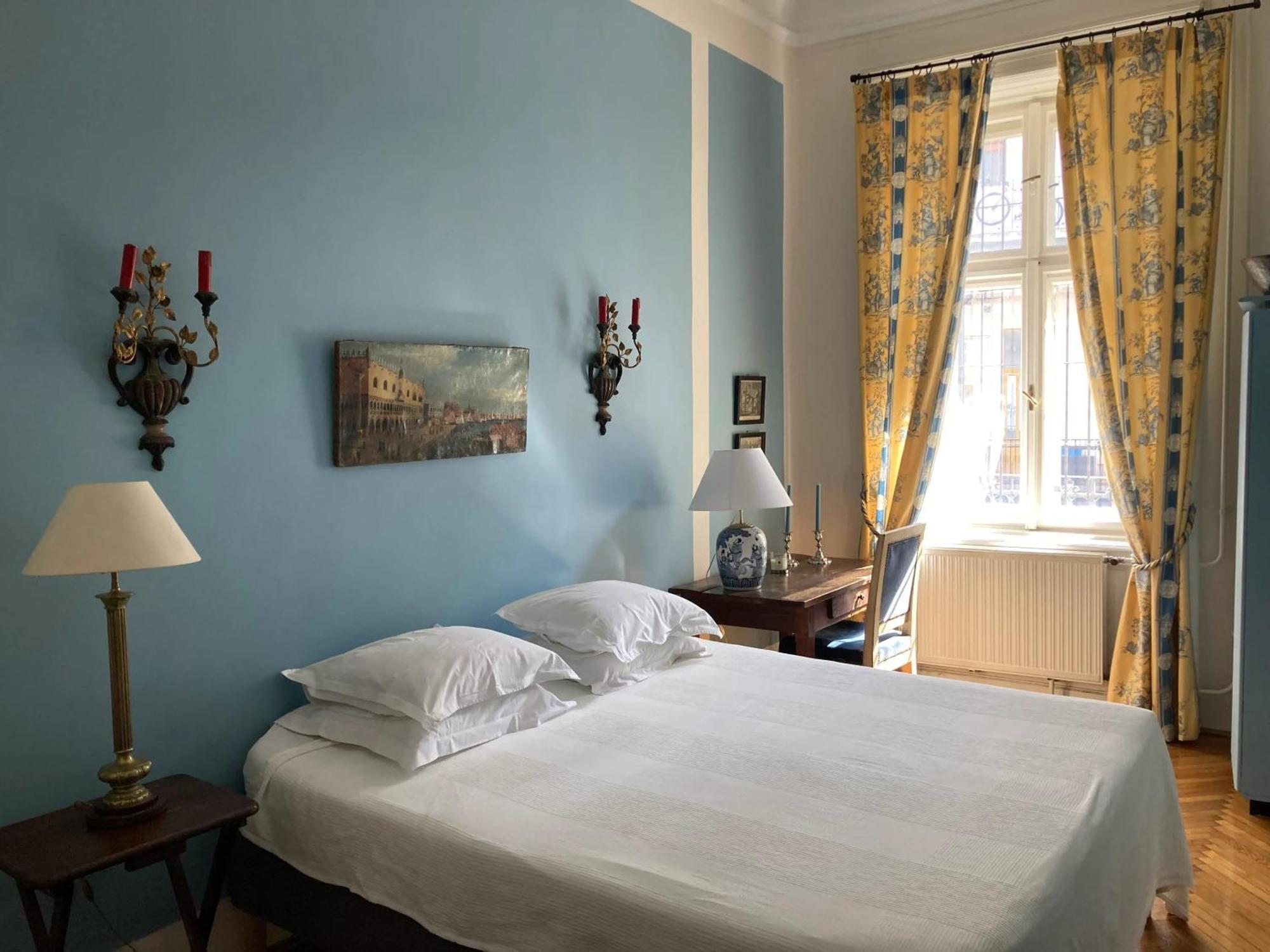 Spacious In Centre With Fireplace Budapest