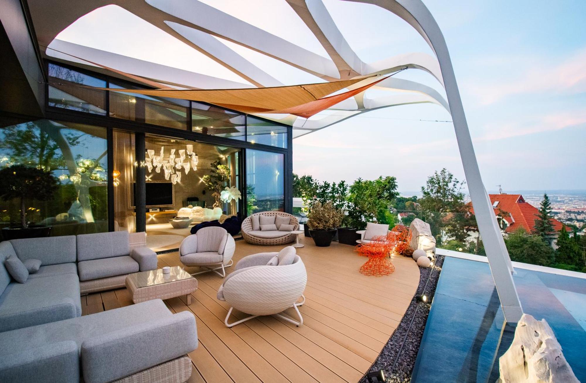Villa Poets Garden Budapest