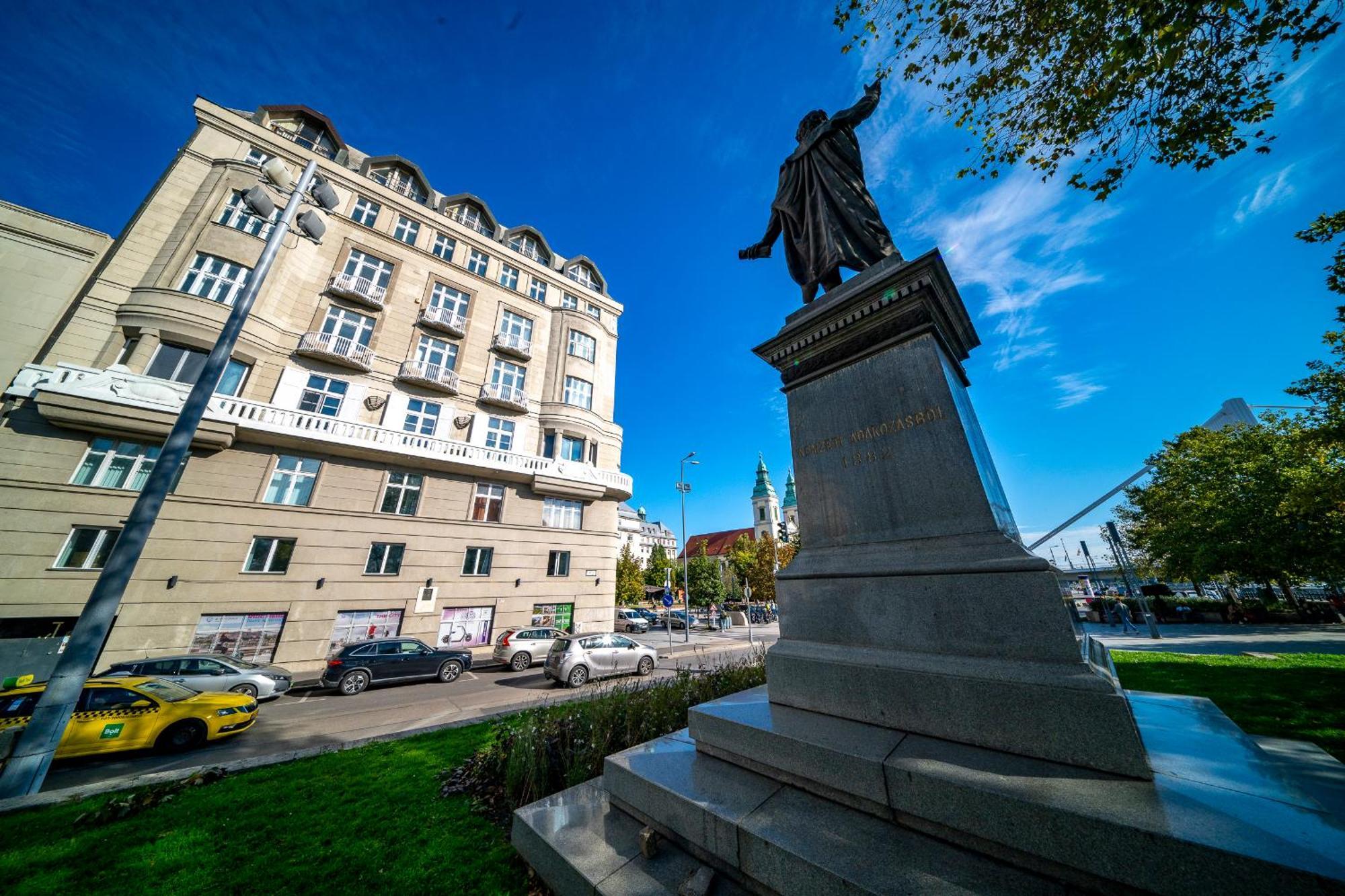 Downtown Riverfront * Budapeszt