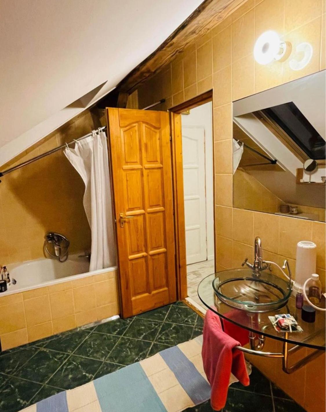 Homestay Comfortable In The Heart Of Budapest