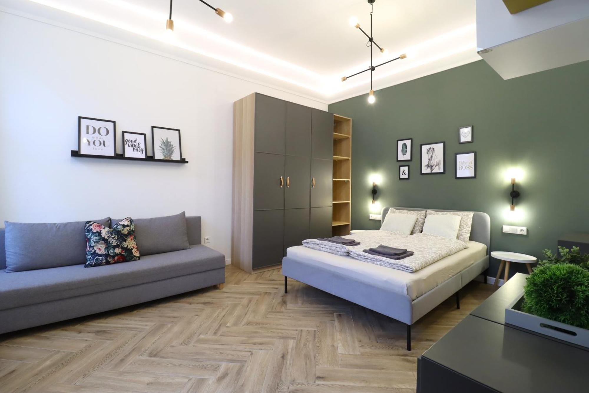 Nyugati Near Train Station Apartment *