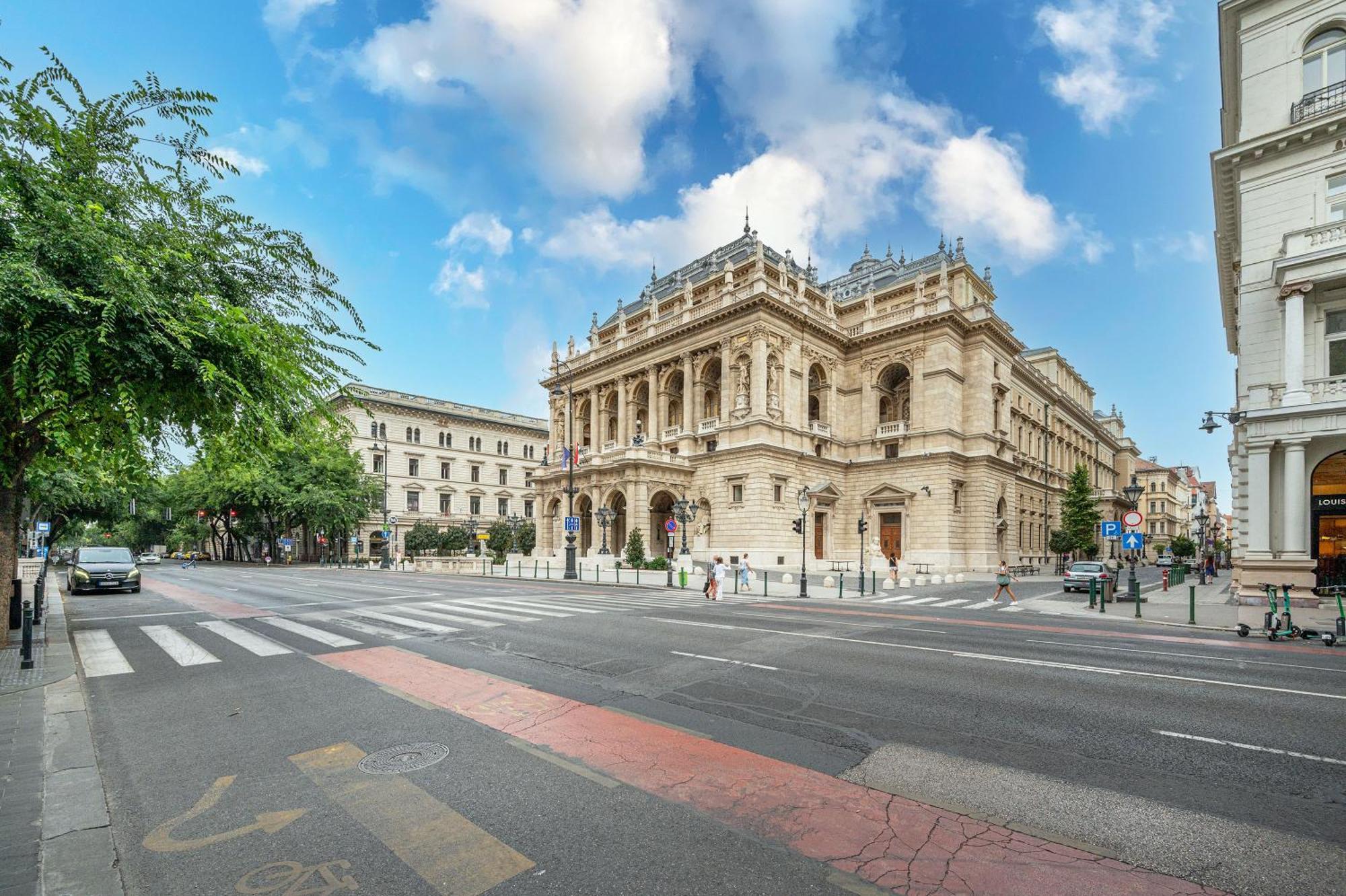 Andrassy 28, Next To Opera, Parking Budapest