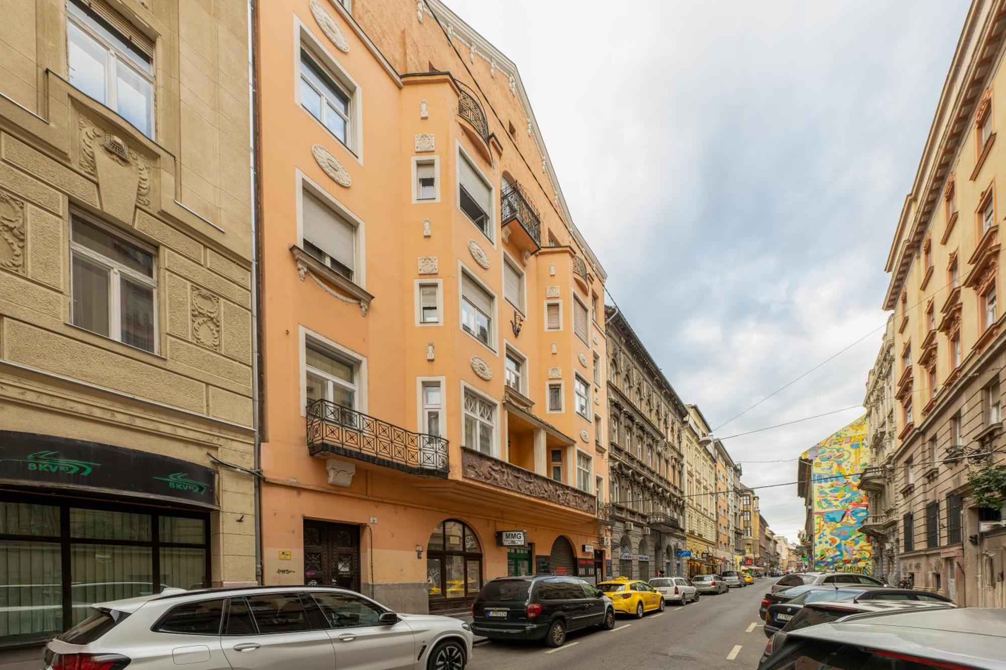 Acacia-a20 * Budapest