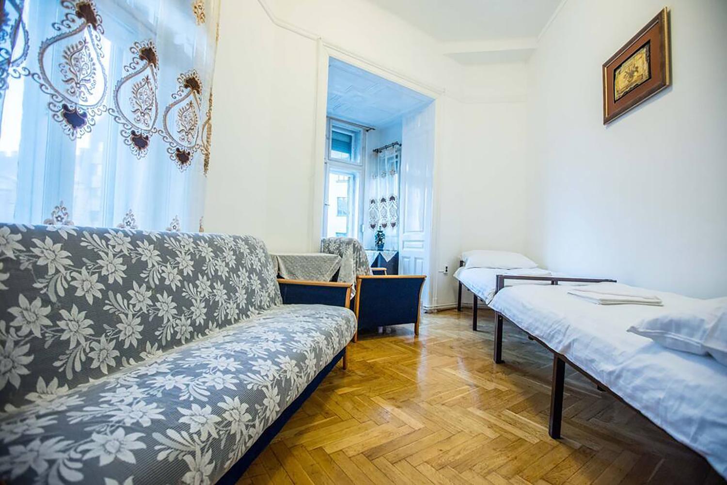 Apartment Centre Sunshine Bedroom Season 5