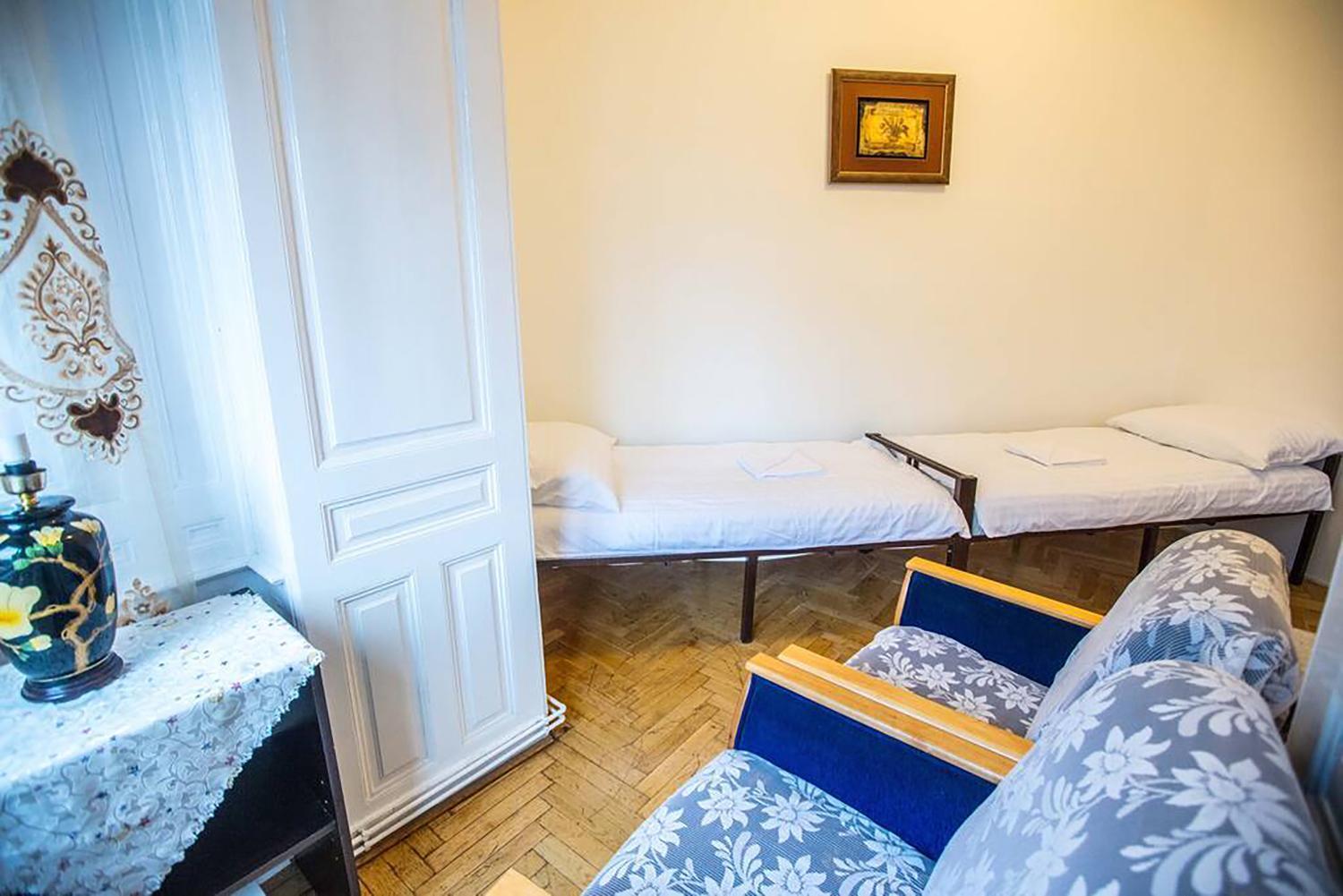 Centre Sunshine Bedroom Season 5 * Budapest