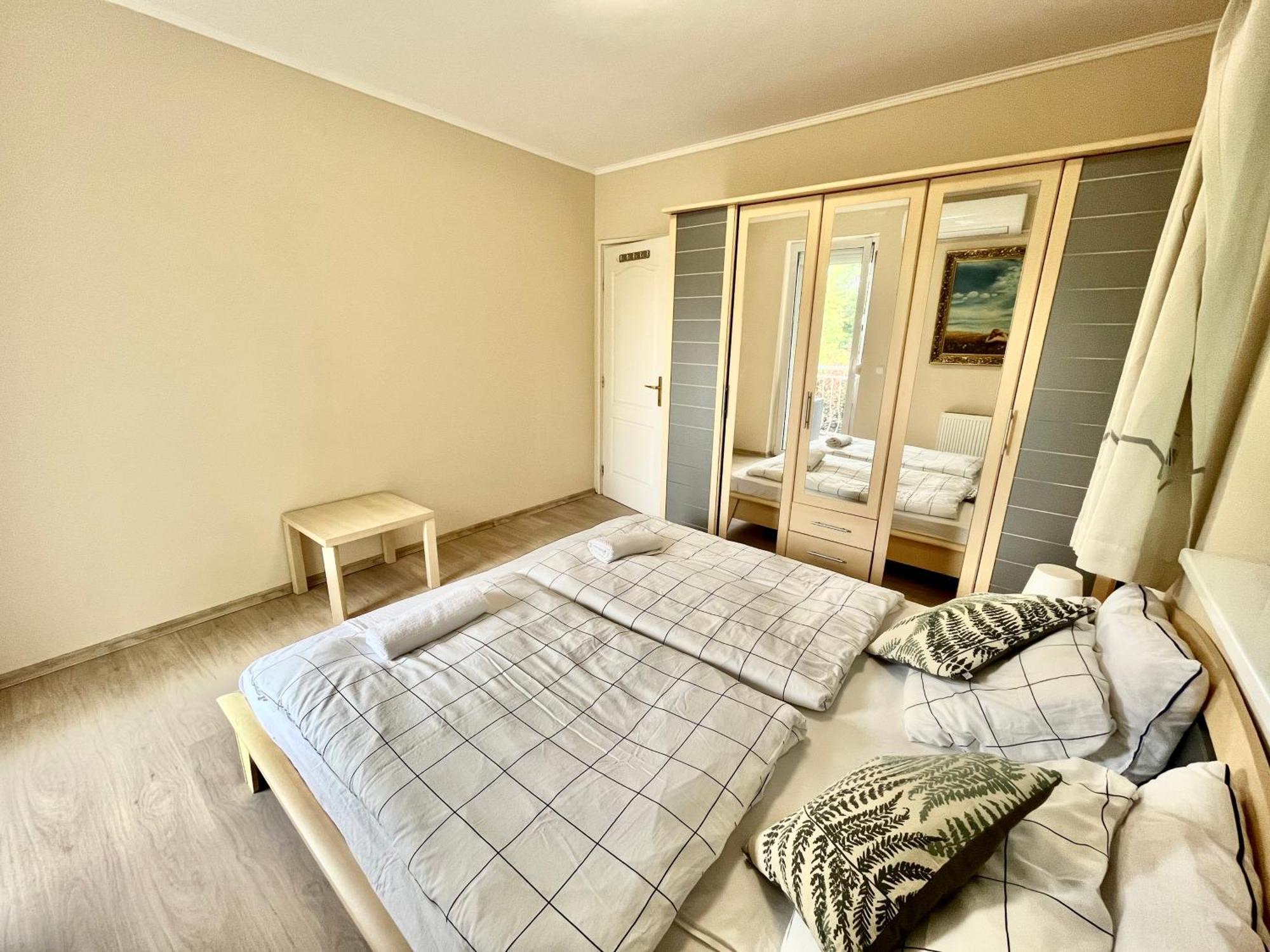 Langman Apartment *
