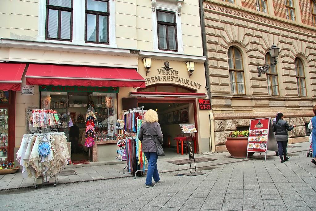 Vaci Deluxe