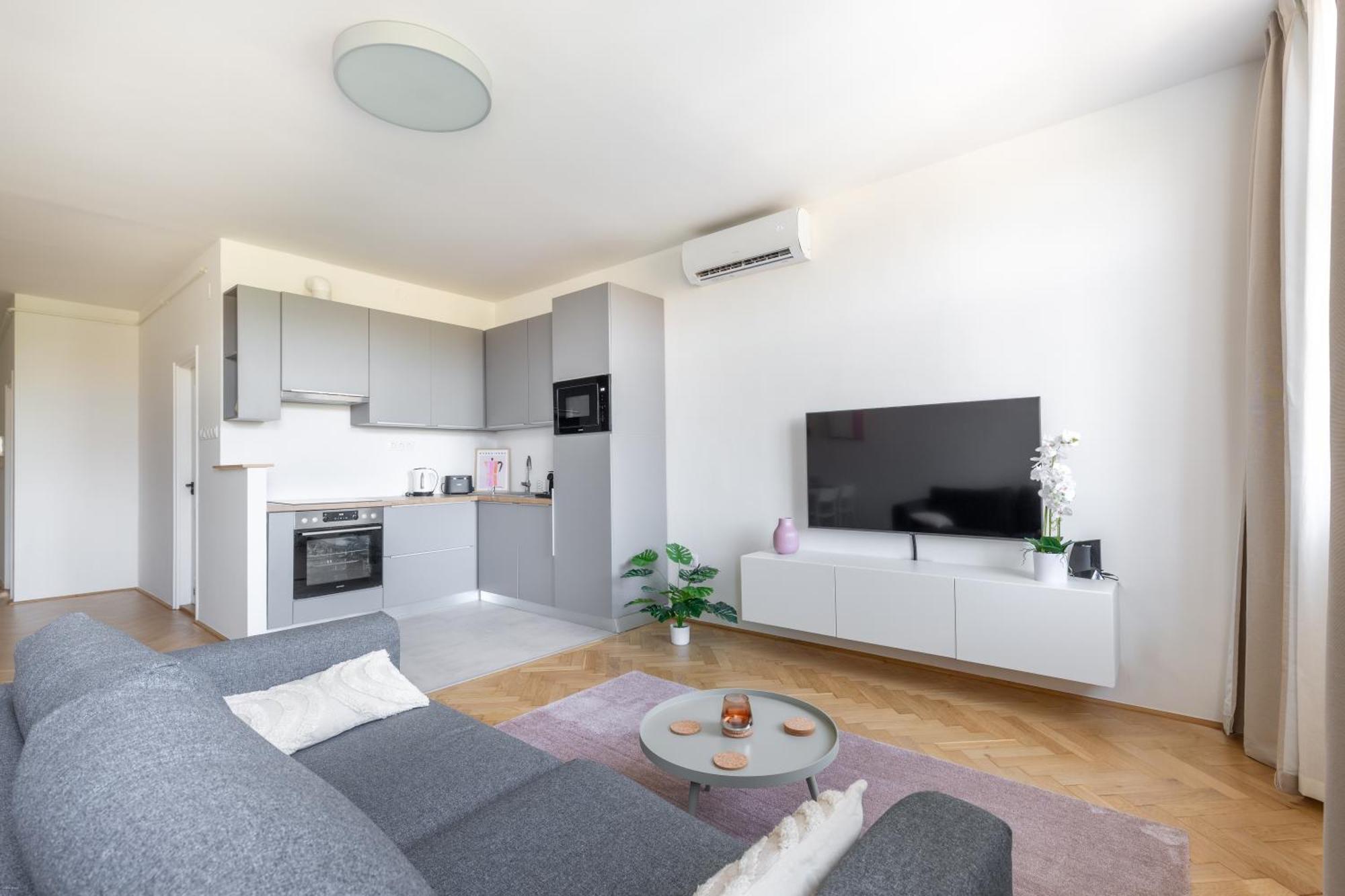 Spacious And Freshly Renovated Budapest
