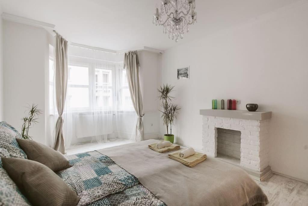 Neat & Comfy Near The Danube Appartamento
