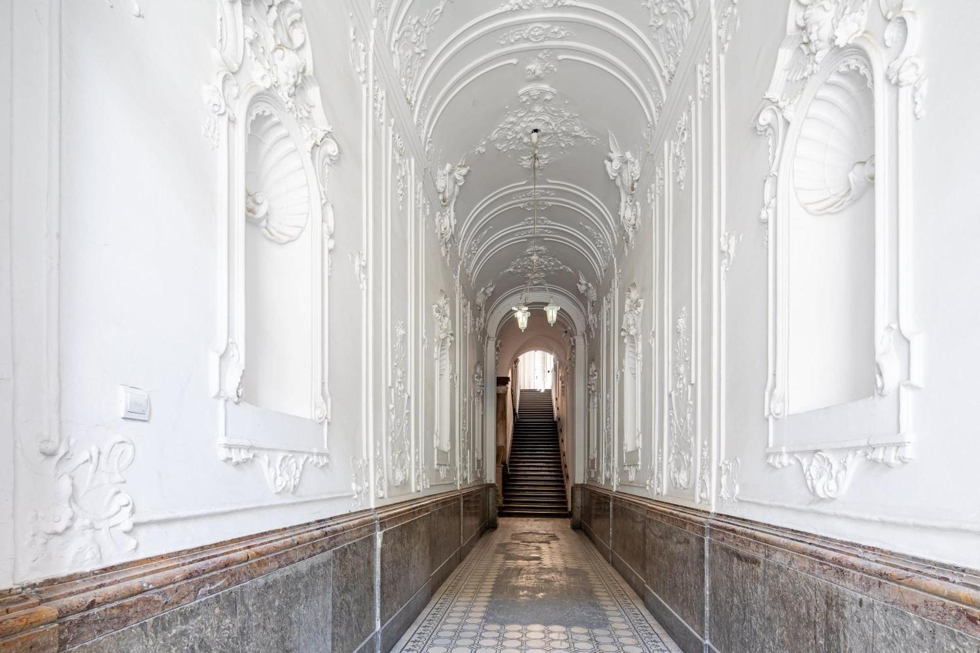 Super - Fresh And Modern Budapest