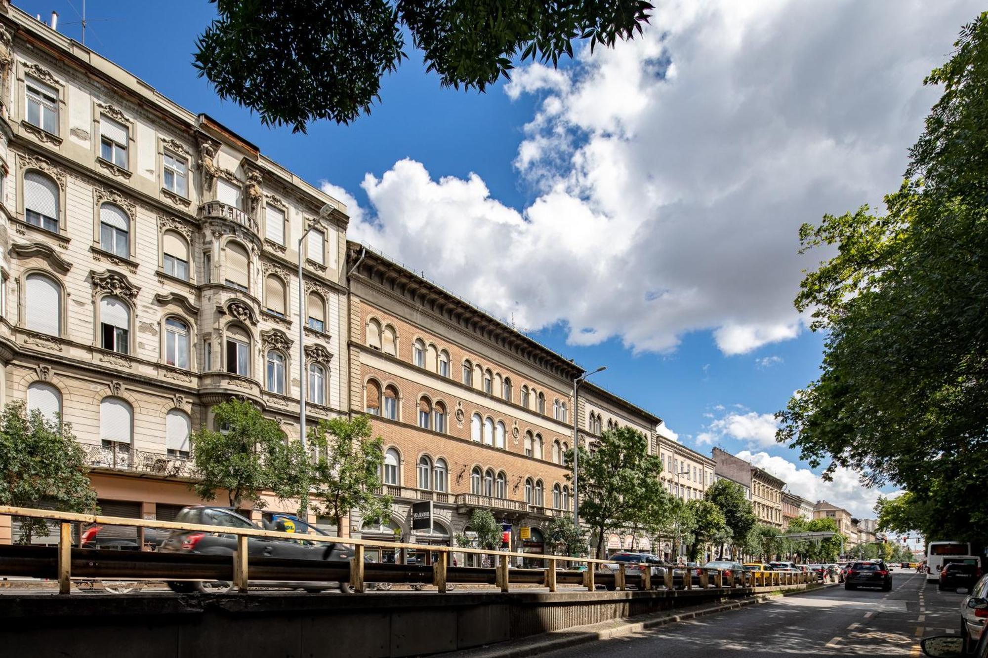 Super - Fresh And Modern * Budapest