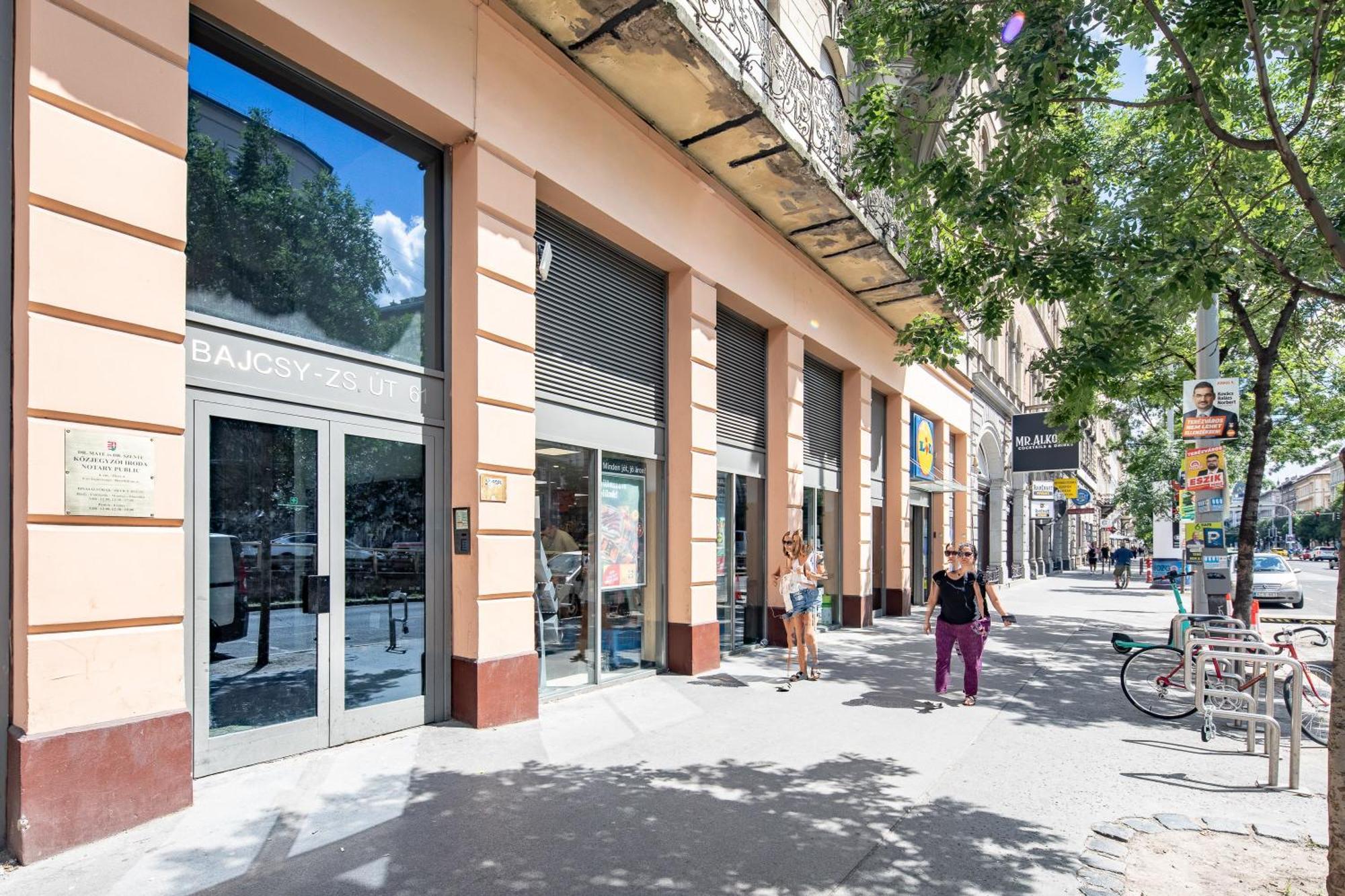 Super - Fresh And Modern * Budapest