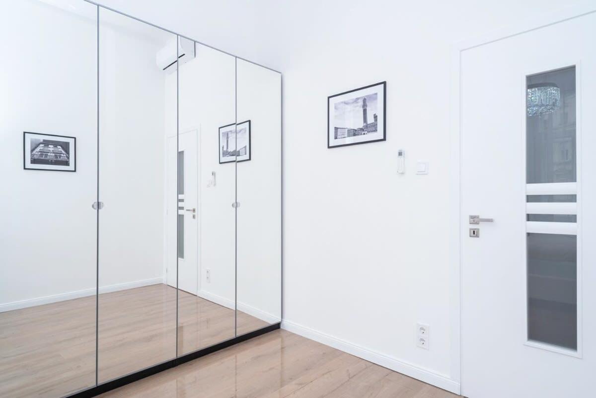 Stylish Large At Super Location Apartament *