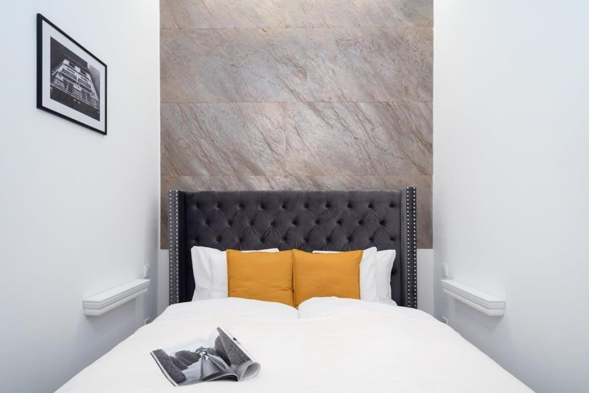 Stylish Large At Super Location Apartament *