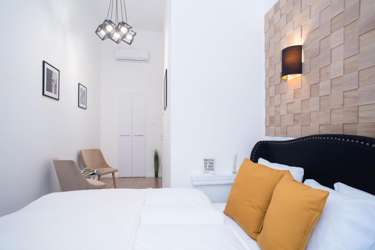 Stylish Large At Super Location Apartament *